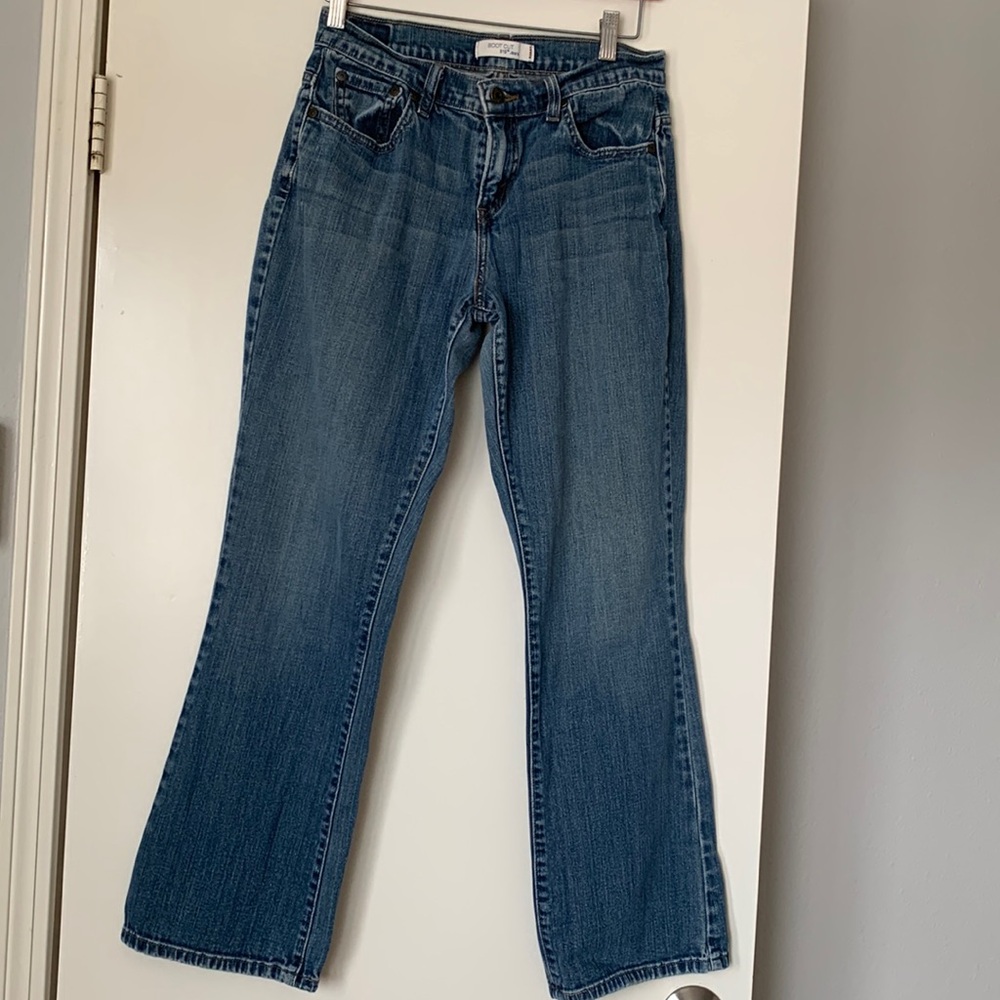 Levi’s 515 women’s jeans. Size 4 short. Straight cut boot leg. Medium de…